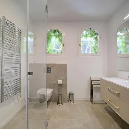 Villa La Julia Two *